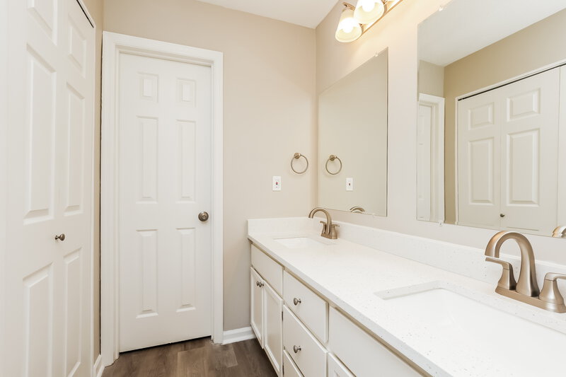 2,295/Mo, 2730 River Bend Dr Nashville, TN 37214 Main Bathroom View