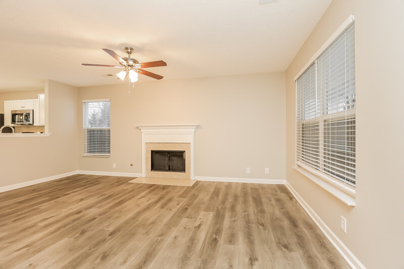 3,290/Mo, 4052 Longfellow Dr Nashville, TN 37214 Living Room View 2