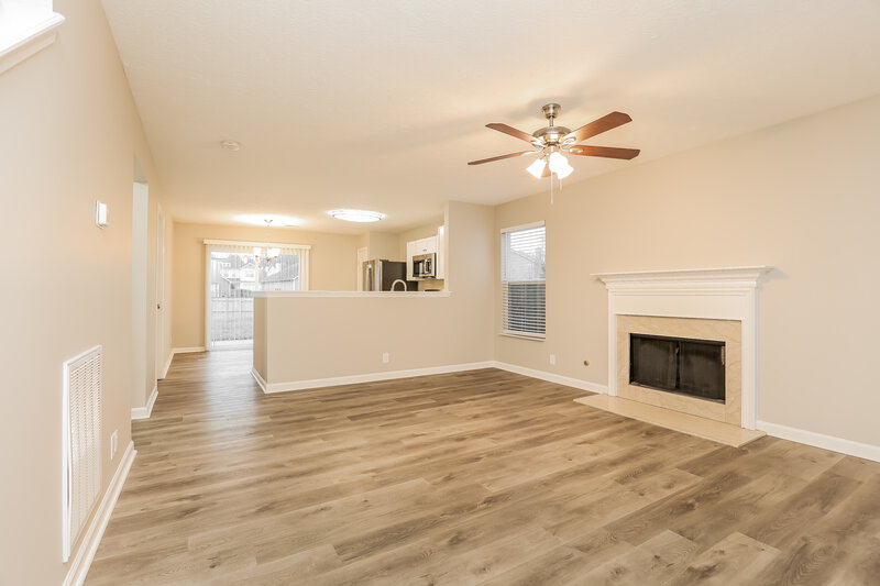 3,290/Mo, 4052 Longfellow Dr Nashville, TN 37214 Living Room View 3