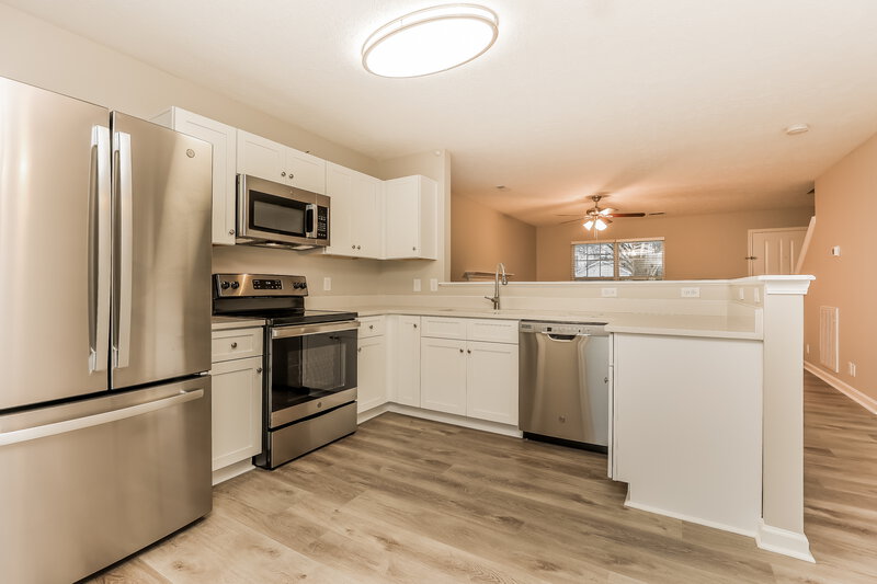 3,290/Mo, 4052 Longfellow Dr Nashville, TN 37214 Kitchen View 2
