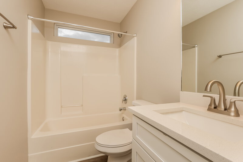 3,290/Mo, 4052 Longfellow Dr Nashville, TN 37214 Bathroom View