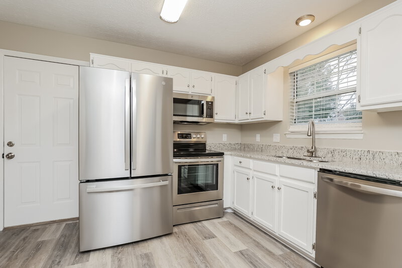 1,960/Mo, 1060 Cedar Creek Village Rd Mount Juliet, TN 37122 Kitchen View 2