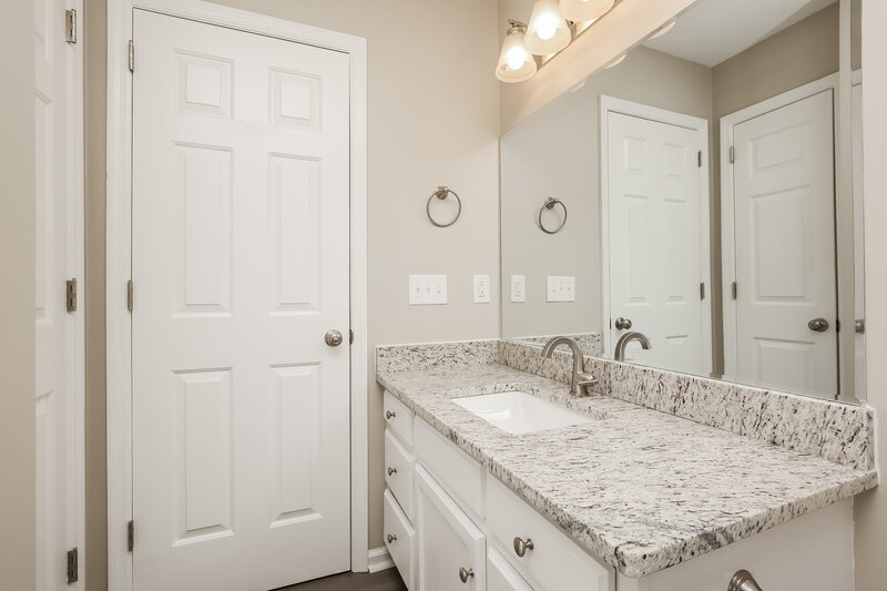 1,960/Mo, 1060 Cedar Creek Village Rd Mount Juliet, TN 37122 Bathroom View