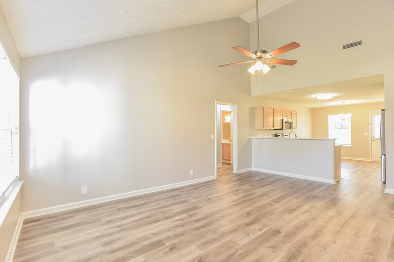 2,005/Mo, 1315 Owasa Trl Murfreesboro, TN 37130 Living Room View 3