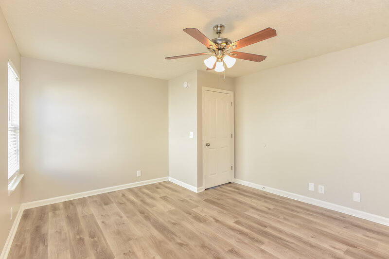 2,005/Mo, 1315 Owasa Trl Murfreesboro, TN 37130 Main Bedroom View 2