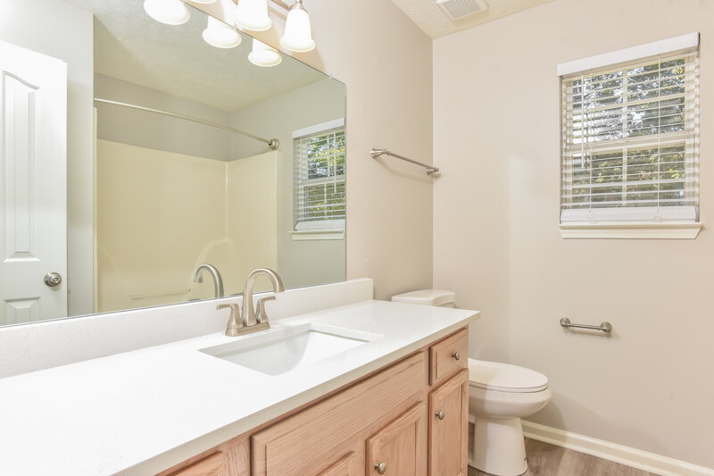 2,005/Mo, 1315 Owasa Trl Murfreesboro, TN 37130 Main Bathroom View