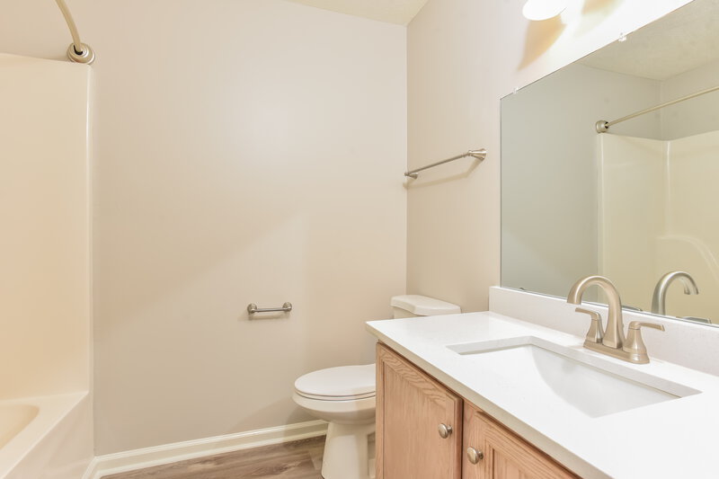 2,005/Mo, 1315 Owasa Trl Murfreesboro, TN 37130 Bathroom View