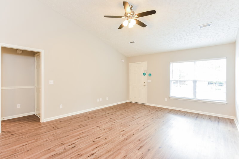 1,920/Mo, 4002 Deer Run Trce Spring Hill, TN 37174 Living Room View 3