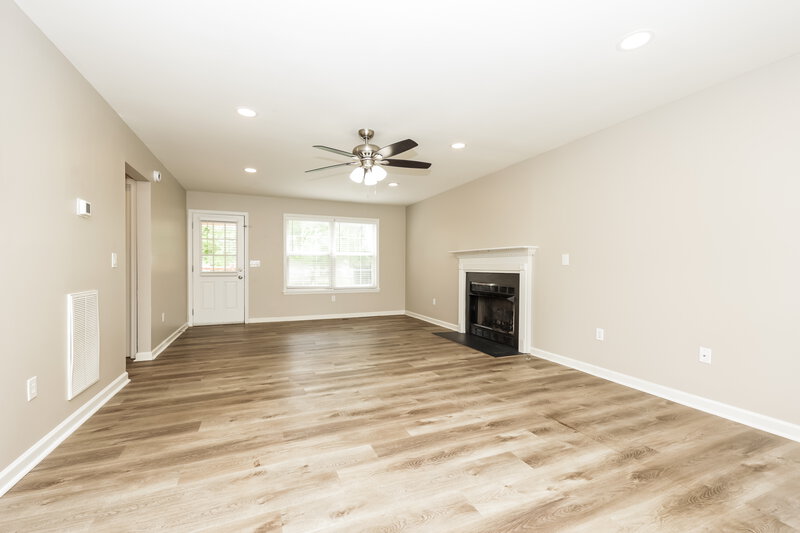 3,290/Mo, 1327 Cason Ln Murfreesboro, TN 37128 Living Room View 2