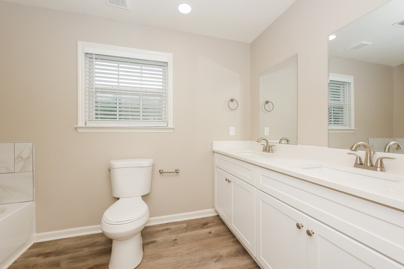 3,290/Mo, 1327 Cason Ln Murfreesboro, TN 37128 Main Bathroom View