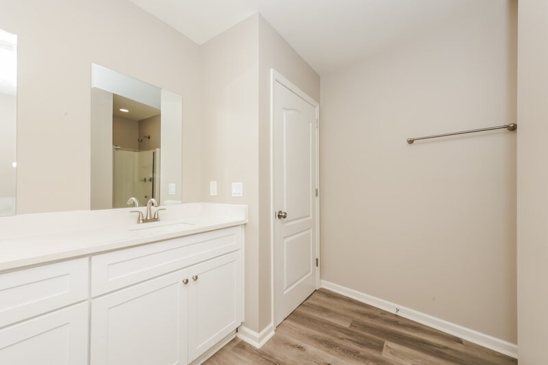 3,290/Mo, 1327 Cason Ln Murfreesboro, TN 37128 Main Bathroom View 2