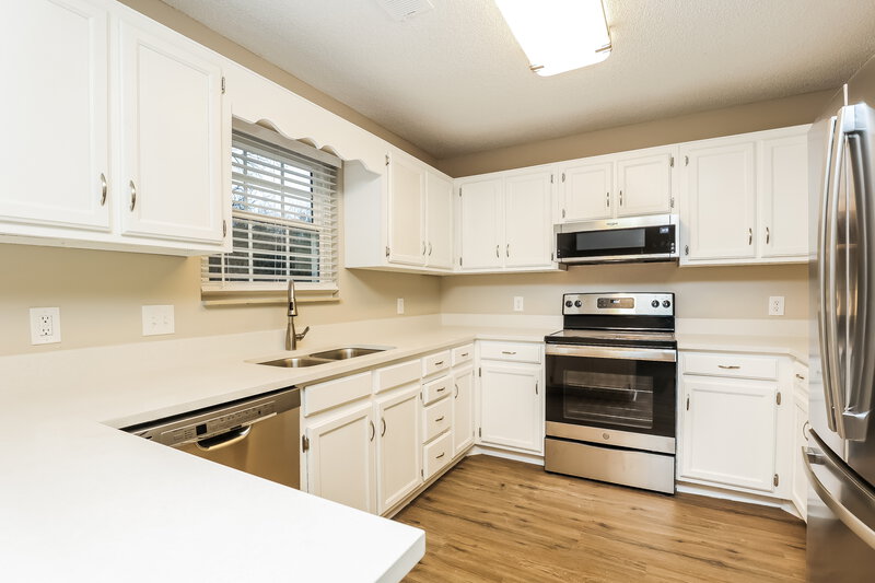 3,870/Mo, 1533 Market Sq Hermitage, TN 37076 Kitchen View 3