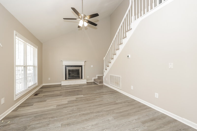 2,095/Mo, 2015 Skyline Dr Goodlettsville, TN 37072 Living Room View 2