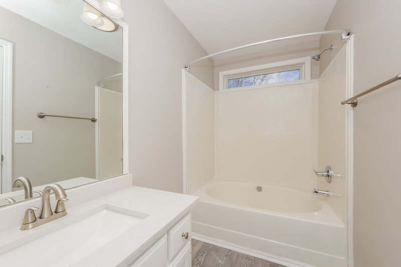 2,095/Mo, 2015 Skyline Dr Goodlettsville, TN 37072 Main Bathroom View