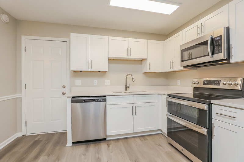 2,315/Mo, 1409 Woodchimes Ct Hermitage, TN 37076 Kitchen View 2