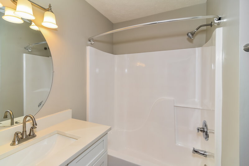 1,975/Mo, 104 River Bend Rd Hendersonville, TN 37075 Bathroom View