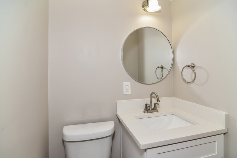 1,975/Mo, 104 River Bend Rd Hendersonville, TN 37075 Bathroom View 2