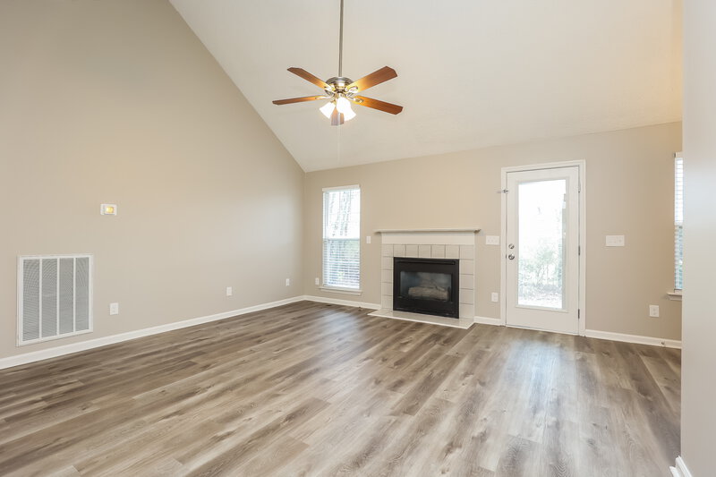 2,090/Mo, 519 Breslin Ave Smyrna, TN 37167 Living Room View 2