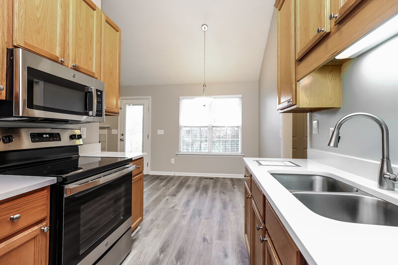 2,090/Mo, 519 Breslin Ave Smyrna, TN 37167 Kitchen View 2