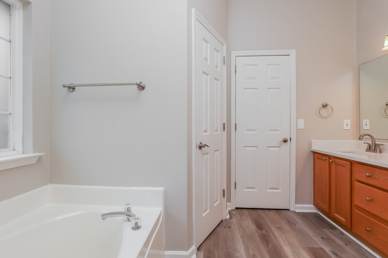 2,090/Mo, 519 Breslin Ave Smyrna, TN 37167 Main Bathroom View