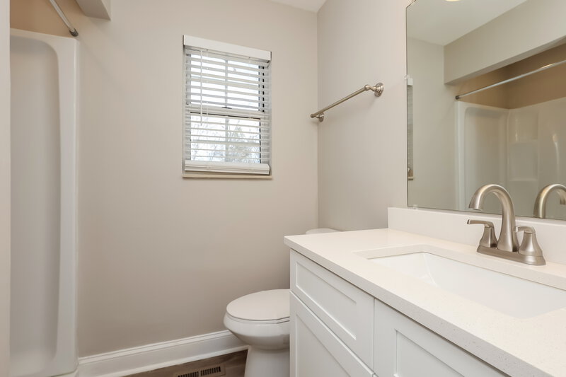 2,435/Mo, 812 Dresden Ct Antioch, TN 37013 Main Bathroom View