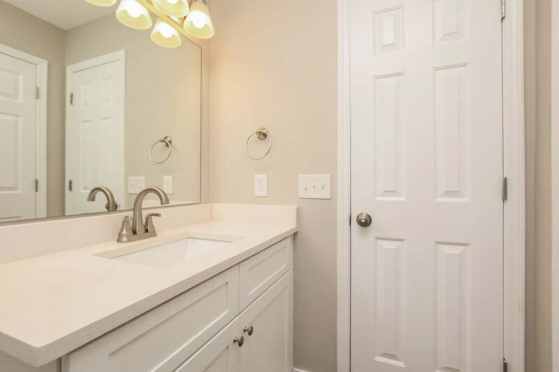 2,435/Mo, 812 Dresden Ct Antioch, TN 37013 Main Bathroom View 2