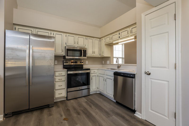 2,275/Mo, 1208 Wembley Dr Hermitage, TN 37076 Kitchen View 2