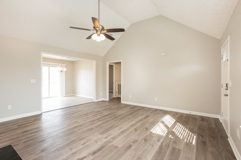 2,110/Mo, 517 Hackney Dr Smyrna, TN 37167 Living Room View 3