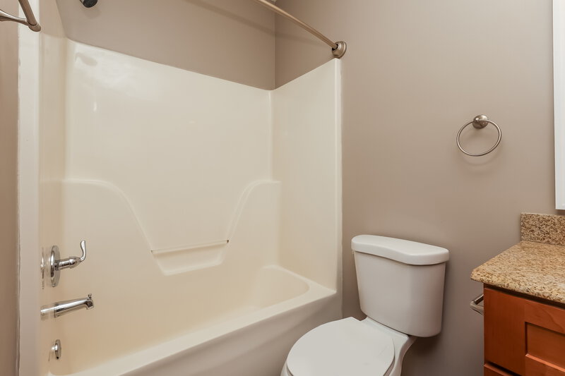 2,115/Mo, 2744 Pepperdine Dr Murfreesboro, TN 37128 Main Bathroom View