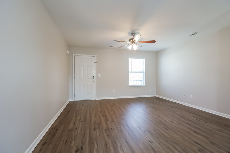 1,905/Mo, 408 Bronson Dr La Vergne, TN 37086 Living Room View