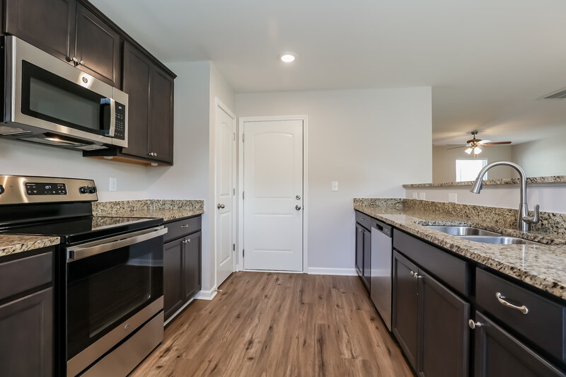 1,905/Mo, 408 Bronson Dr La Vergne, TN 37086 Kitchen View