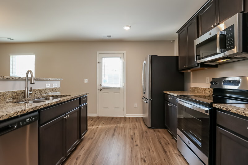 1,905/Mo, 408 Bronson Dr La Vergne, TN 37086 Kitchen View 2