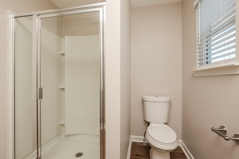 1,905/Mo, 408 Bronson Dr La Vergne, TN 37086 Main Bathroom View 3