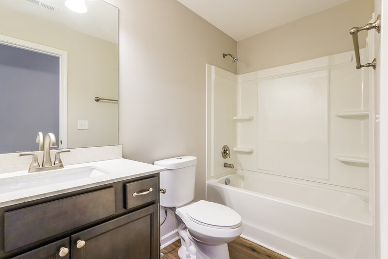 2,025/Mo, 408 Bronson Dr La Vergne, TN 37086 Bathroom View