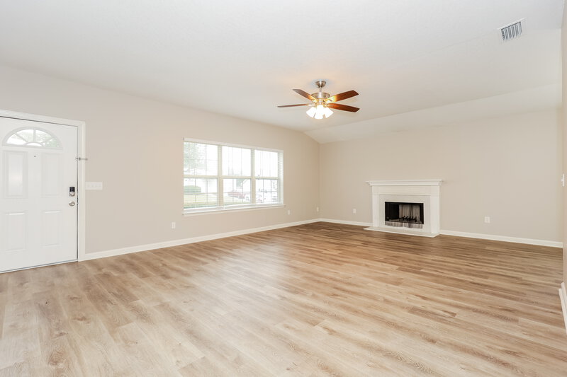 1,610/Mo, 426 Cedar Park Cir La Vergne, TN 37086 Living Room View