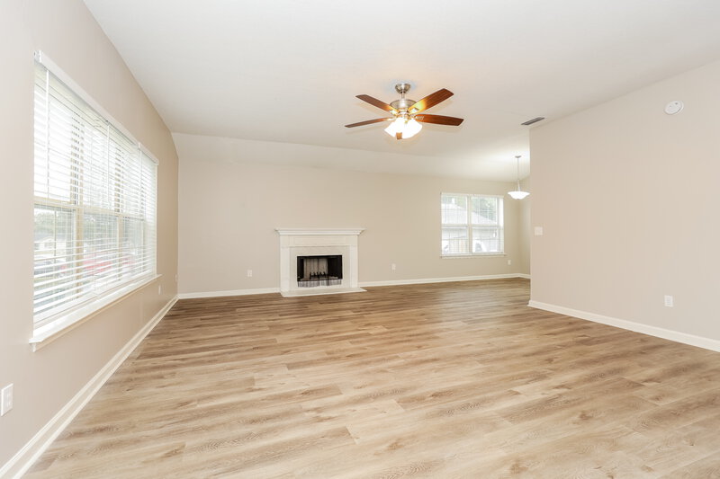 1,610/Mo, 426 Cedar Park Cir La Vergne, TN 37086 Living Room View 2