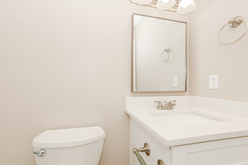 1,610/Mo, 426 Cedar Park Cir La Vergne, TN 37086 Bathroom View