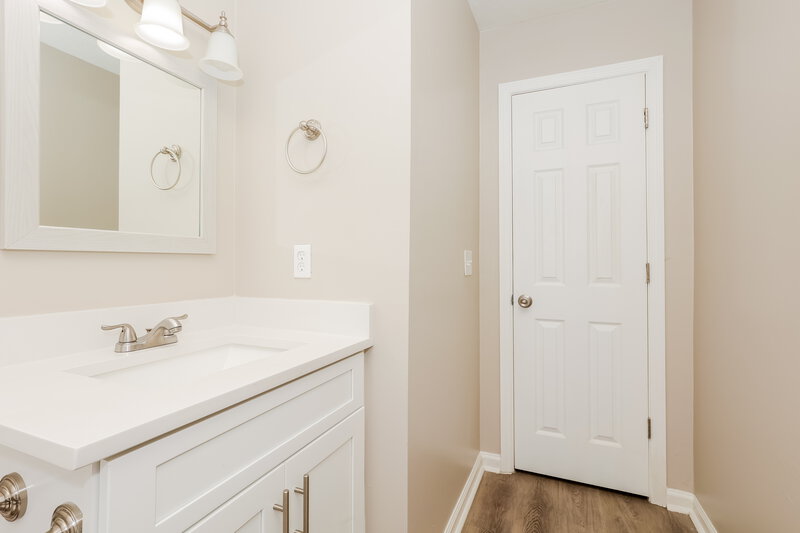 1,610/Mo, 426 Cedar Park Cir La Vergne, TN 37086 Bathroom View 3