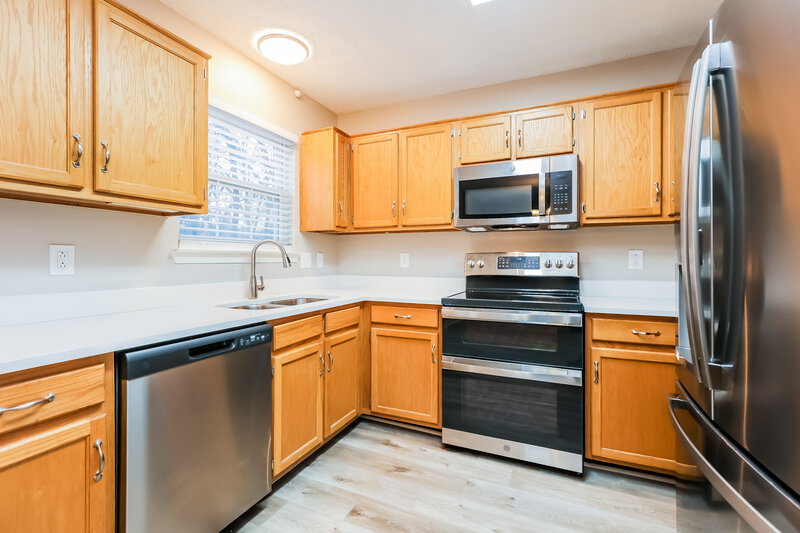 2,325/Mo, 5012 Chadfield Way Antioch, TN 37013 Kitchen View 2