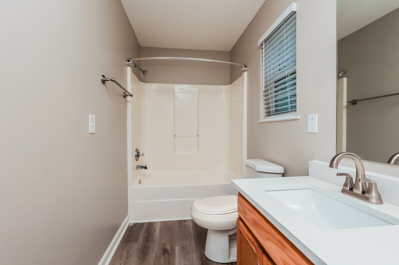 2,325/Mo, 5012 Chadfield Way Antioch, TN 37013 Main Bathroom View 2