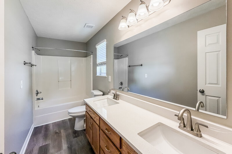 2,155/Mo, 5012 Chadfield Way Antioch, TN 37013 Main Bathroom View