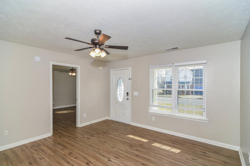 2,135/Mo, 3565 Mount View Ridge Dr Antioch, TN 37013 Living Room View 2