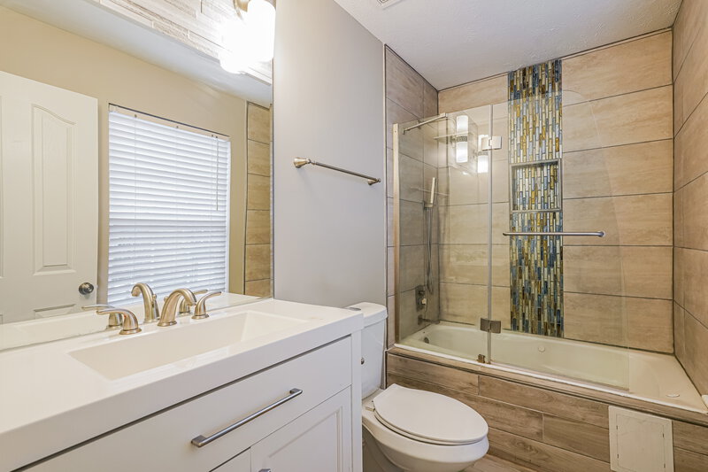 1,845/Mo, 1043 Tom Hailey Blvd La Vergne, TN 37086 Main Bathroom View