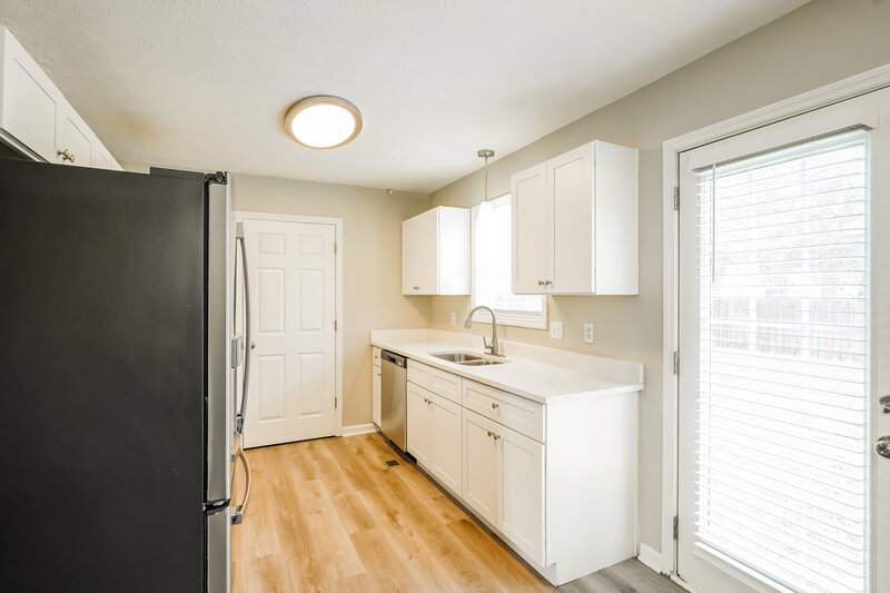 2,130/Mo, 1995 Bolden Dr Murfreesboro, TN 37127 Kitchen View 2