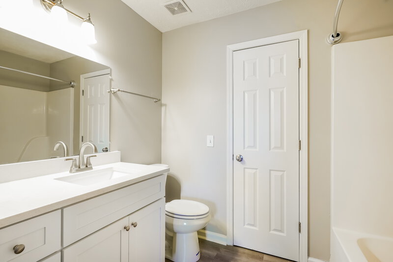 2,130/Mo, 1995 Bolden Dr Murfreesboro, TN 37127 Main Bathroom View