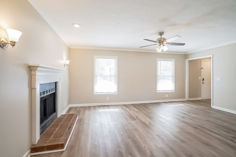 2,205/Mo, 5428 Village Way Nashville, TN 37211 Living Room View 2