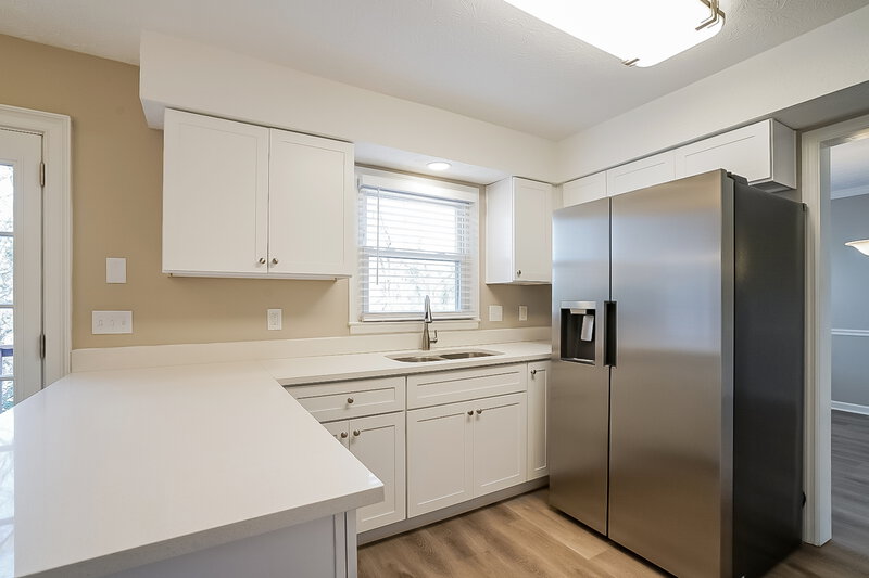 2,205/Mo, 5428 Village Way Nashville, TN 37211 Kitchen View 2