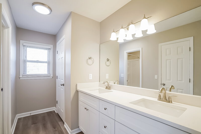 2,205/Mo, 5428 Village Way Nashville, TN 37211 Bathroom View 2