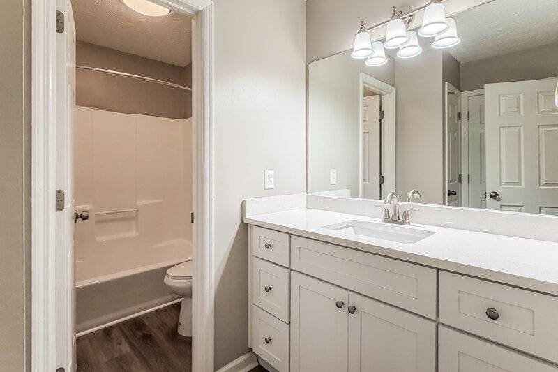 2,245/Mo, 5428 Village Way Nashville, TN 37211 Bathroom View