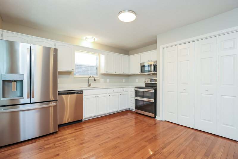 2,220/Mo, 823 Neelys Chase Dr Madison, TN 37115 Kitchen View 2